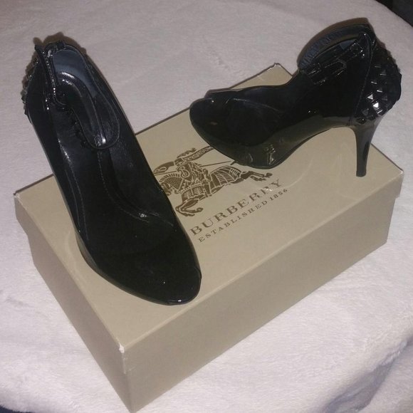 BURBERRY BLACK PATENT LEATHER ANKLE CUFF PEEP-TOE STUDDED PUMPS SIZE 6 - Picture 4 of 5